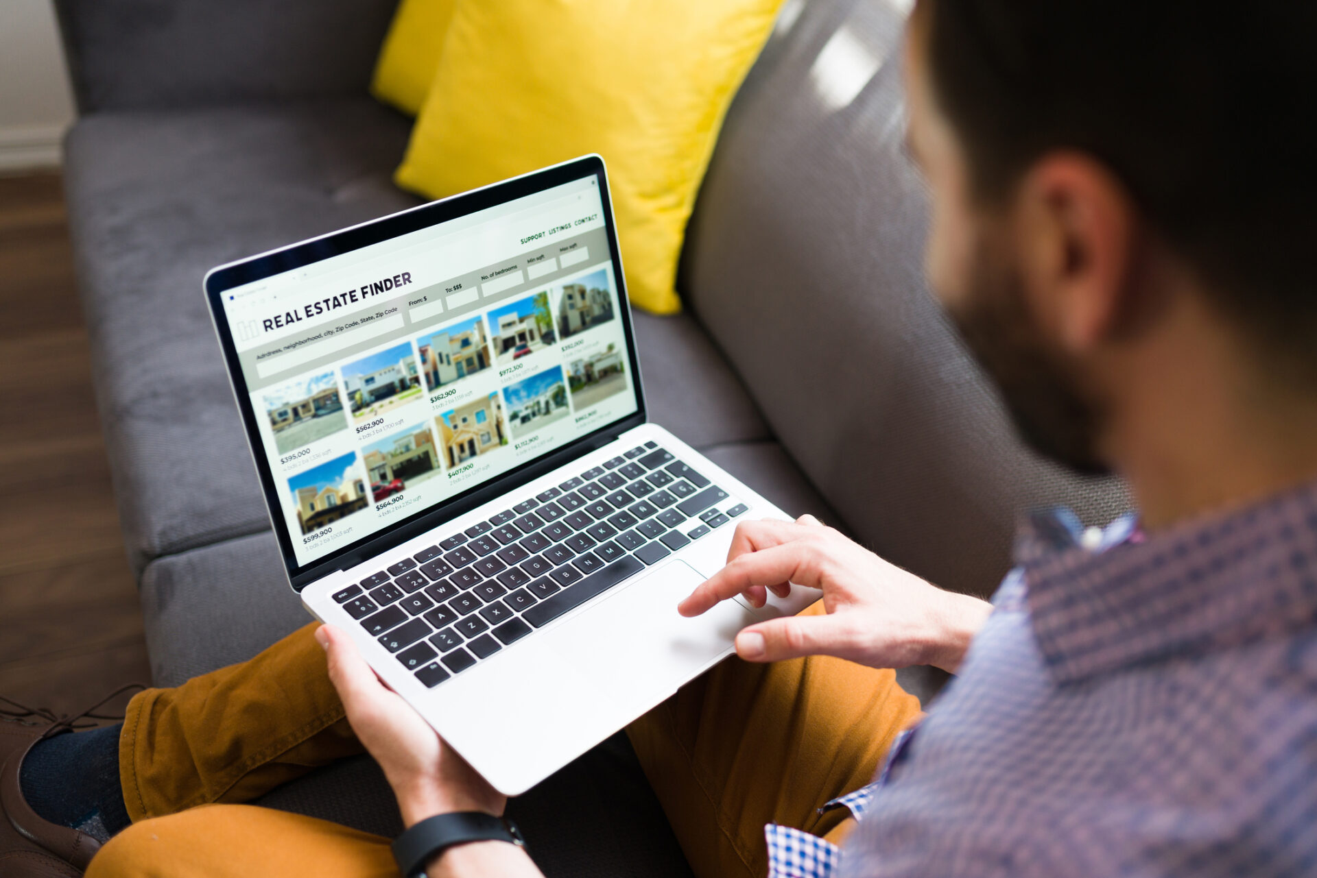 Consumer searching real estate website